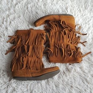Minnetonka Size 6 Brown 3-Layer Fringe Boots